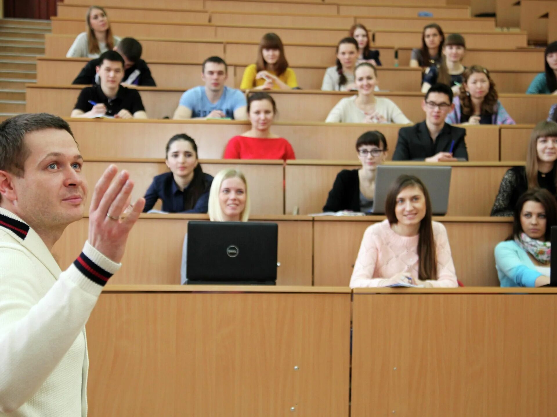 Абитуриент тусур. Преподаватели ТУСУРА Томск. Давыдова ТУСУР. ТУСУР преподаватели фото. ТУСУР школа тьюторов 2018.