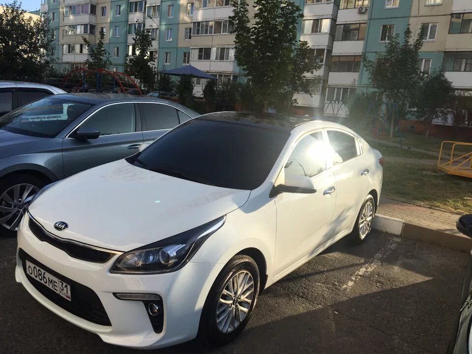 Kia Rio 4g. Киа Рио 4 белая бункер. Kia Rio 4 черная крыша. Кто Рио белая 2019 тонировка. Куплю рио в курске