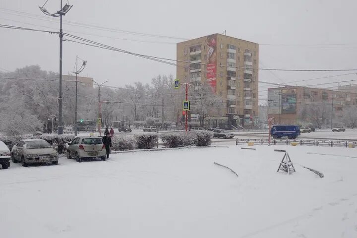 Снегопад в Абакане. Снег в Хакасии. Снежный Покров Хакасии. Первый снег в Хакасии. Погода в абакане на сегодня по часам