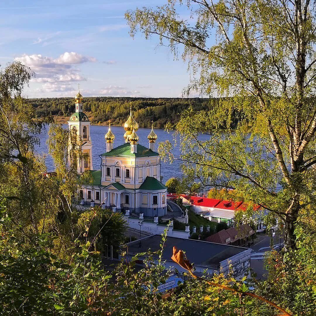 Ивановская область сегодня. Церковь Воскресения Христова Плес. Город Плес Ивановской области. Городок плёс в Ивановской области. Г плёс Ивановская область достопримечательности.