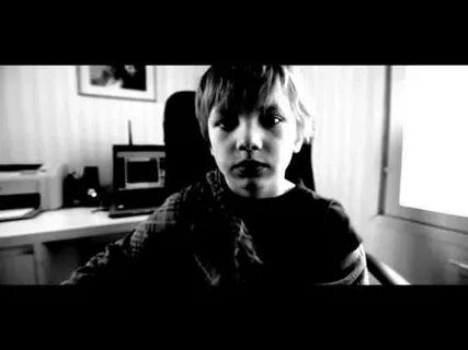 Pilke silmäkulmassa на каком языке