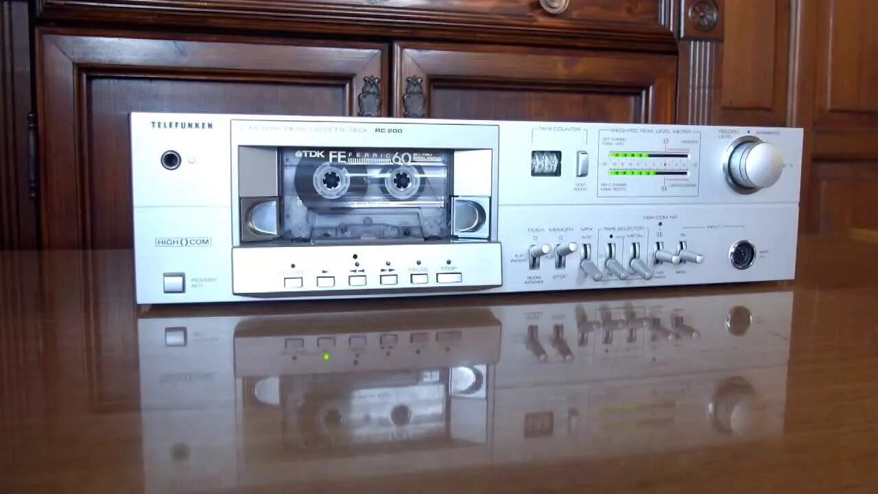 Ламповый радиоприемник silvertone 4784-97. Телефункен ремонт. Телевизор telefunken tf-led58s04t2su. Ламповый тюнер eico st96. Телевизор telefunken 50.