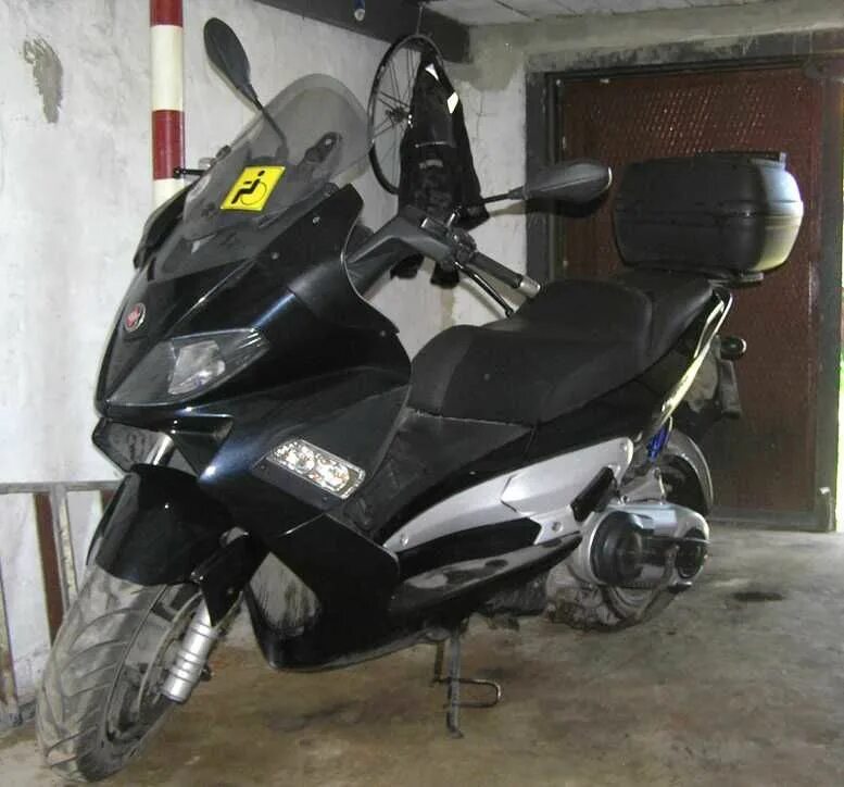 Gilera Nexus 500. Итальянский скутер Gilera 50 2т. Максискутер 2012 года 150 кубов Нексус Китай. Вариатор Гилера Нексус 500. Скутер донецк