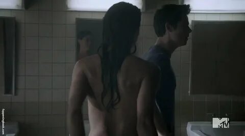 Shelly Hennig Nude.
