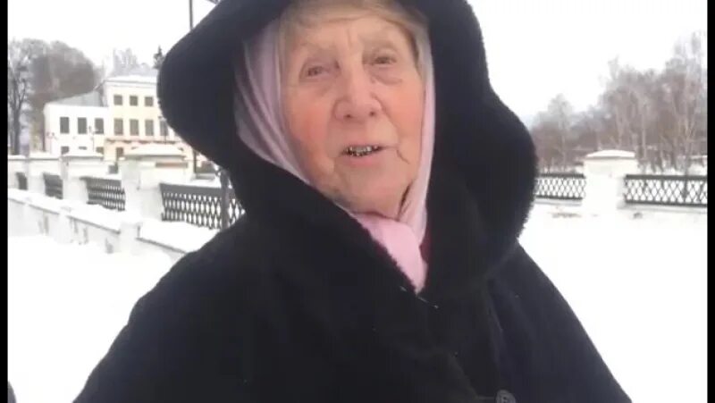 Видео бабка. Бабушка жжот. Бабка матерится. Бабуля с матом. Видео интервью бабка.