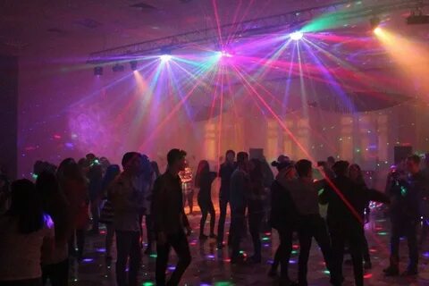 Огни ночных дискотек и время взрослых потех