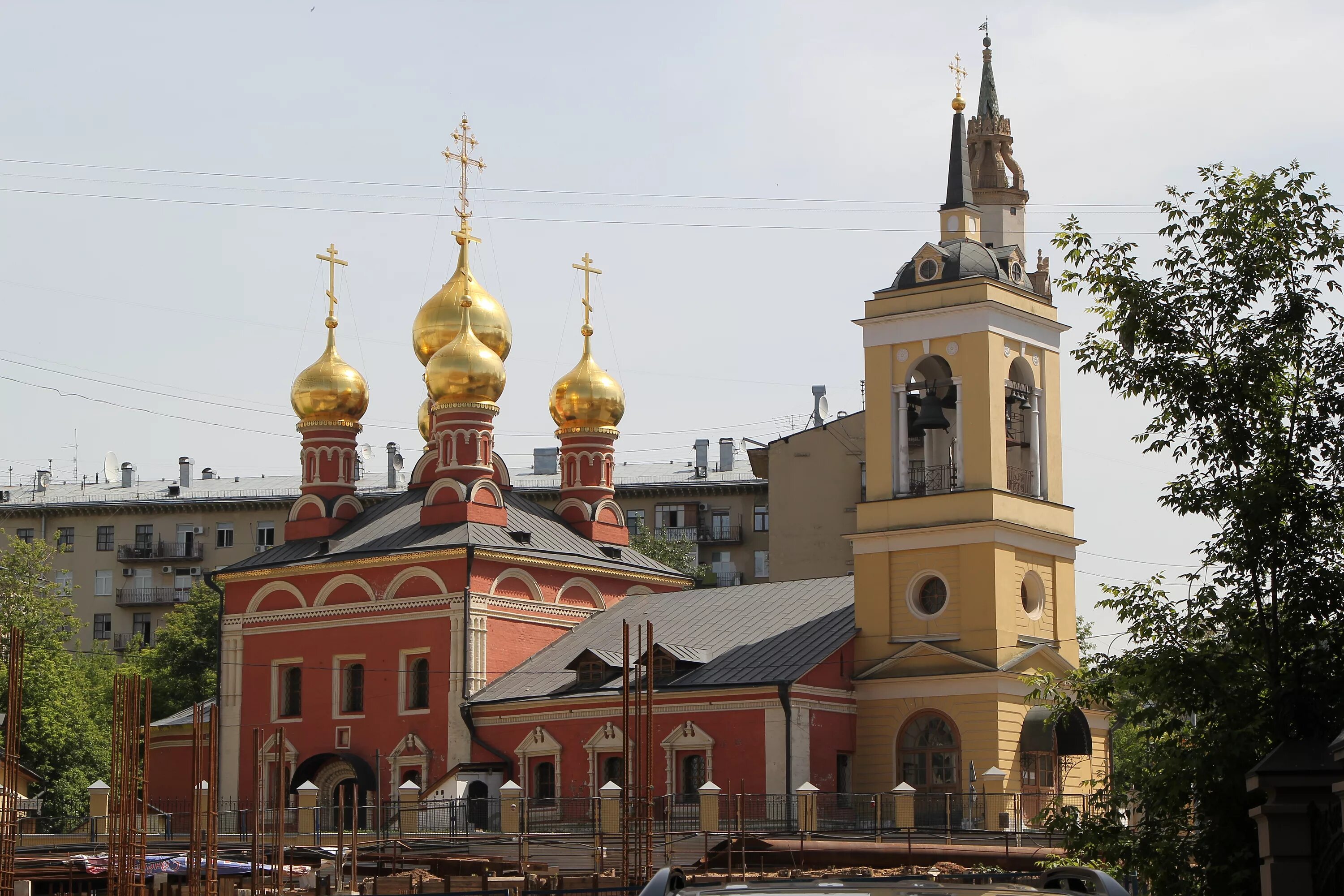 Ткачев в храме троицы в хохлах. Церковь святителя Николая Мирликийского на Щепах, Москва. Храм святителя Николая на Щепах в Москве. Храм метро Смоленская Николая Чудотворца. Церковь Николая Чудотворца на Щепах.