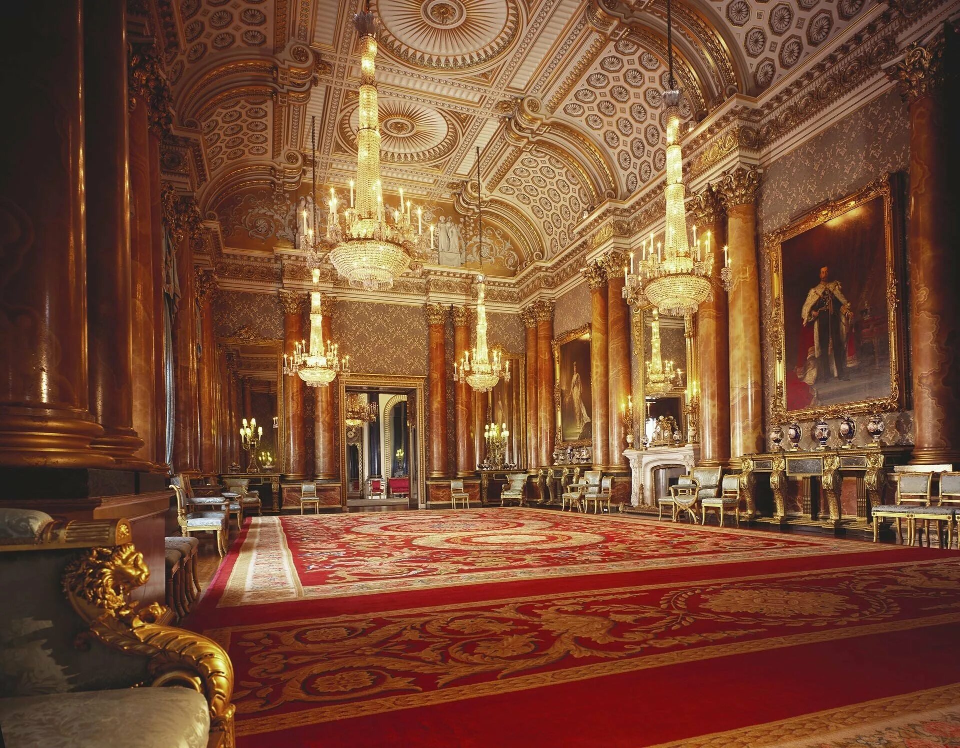 Букингемский дворец Дворцовый бальный зал. Королевский Букингемский дворец внутри. Букингемский дворец в Лондоне внутри. Тронный зал Букингемского дворца.