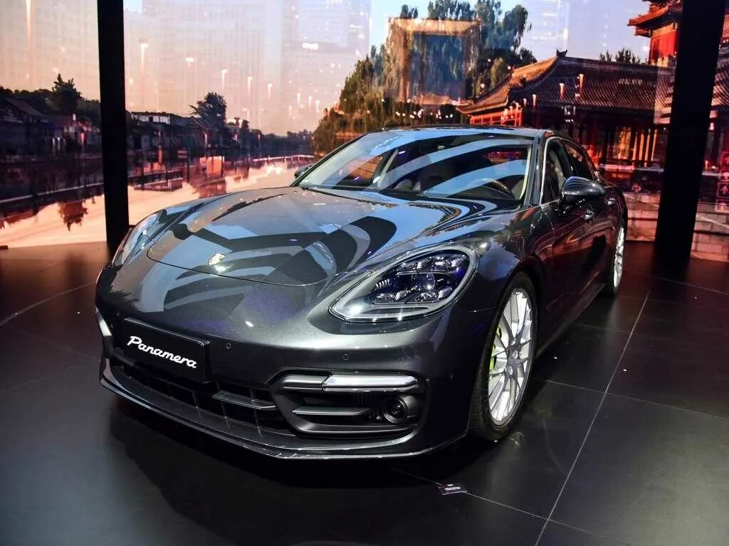 Порше панамера 2023 цена. Порше Панамера большой. Porsche Panamera t 2021. Порше Панамера Брабус. Порше Панамера и Мерседес.