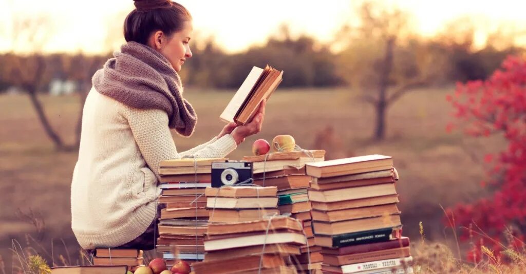 I am read books. Хобби чтение книг. Увлечение чтение книг. Человек и хобби чтение. Увлечение книгами.