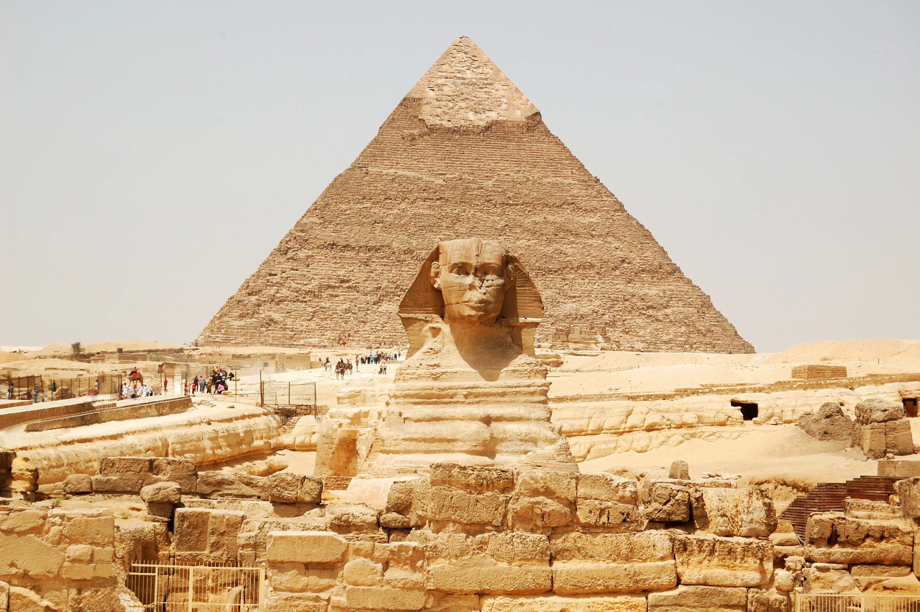 Misr piramidalari haqida. Пирамиды Гизы в Египте. Пирамида Хеопса древний Египет. Пирамиды Гизы и сфинкс. Каир пирамиды сфинкс.
