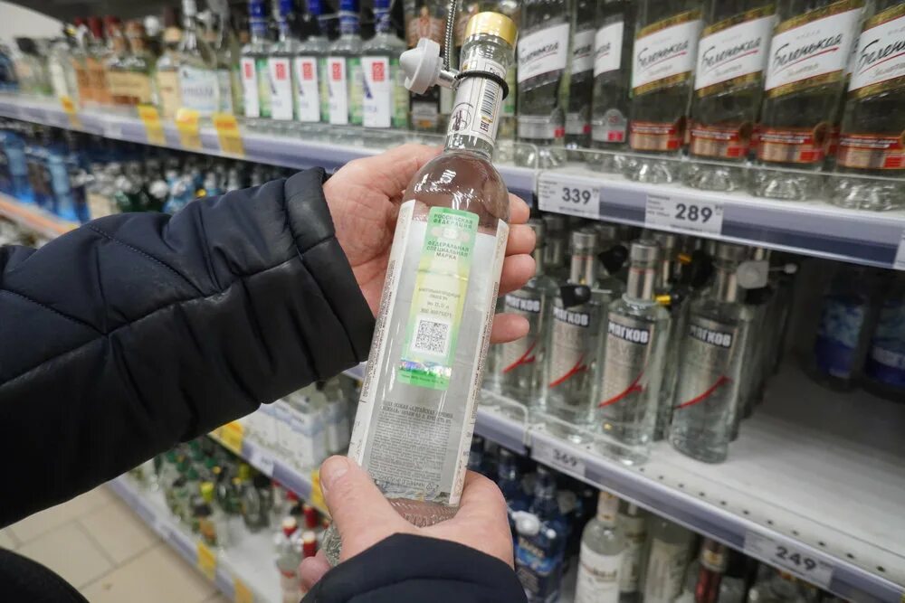 Незаконный оборот алкогольной продукции. Контрафакт алкогольной продукции в России. Русский алкоголь. Крепко алкогольная продукция