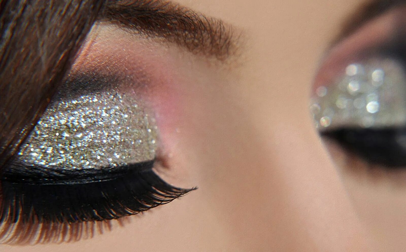 Style By Cat: Glittery Holiday Looks Makeup obsession, Eye makeup, Fashion makeu