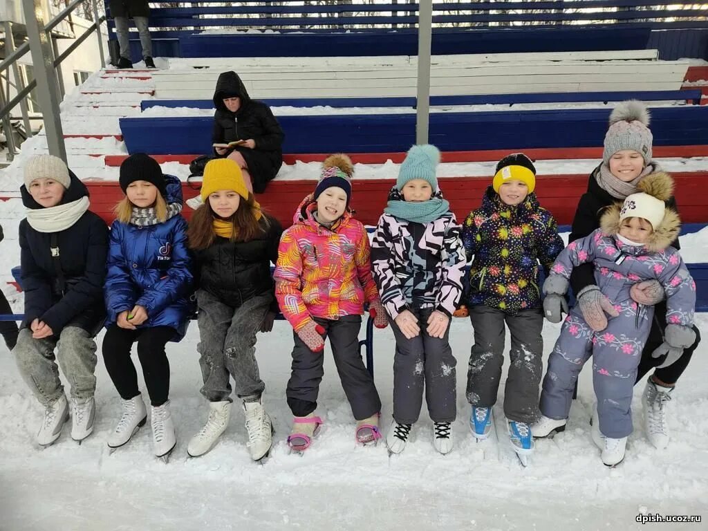 зимние каникулы 2021-2022. зимние каникулы школьников 2021. зимние каникулы 2022 год. на зимних каникулах дети школы. зимние каникулы школьников 2021.