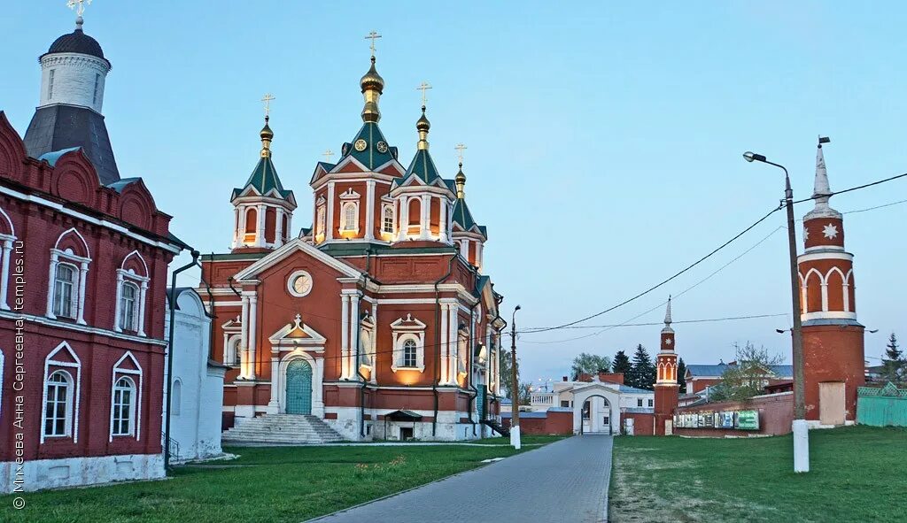 Успенский брусенский монастырь. Брусенский монастырь Коломна. Успенский Брусенский женский монастырь. Брусенский монастырь Коломна Успенский храм. Успенская Церковь Брусенского монастыря в Коломне.