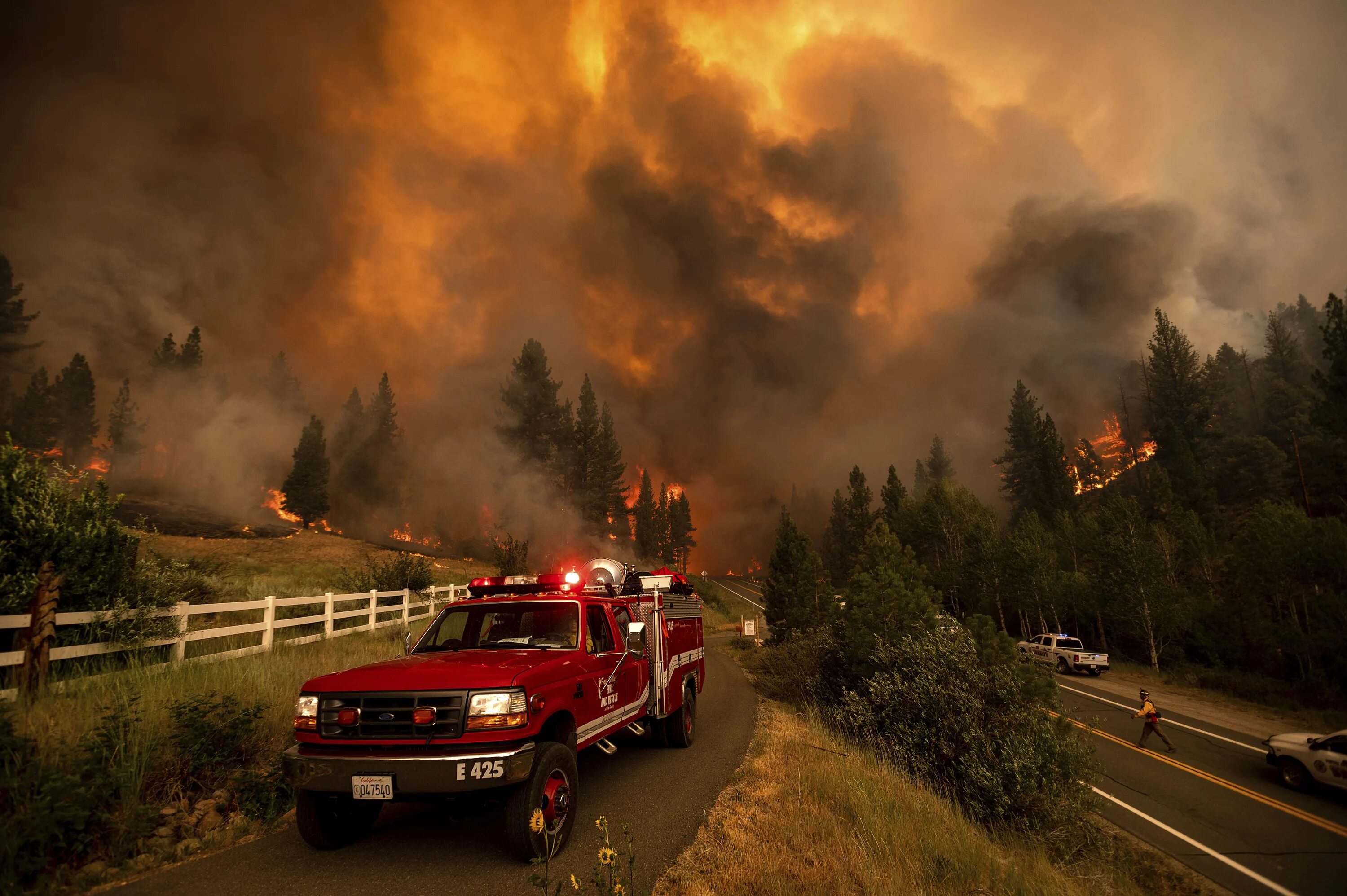 Пожары в Калифорнии 2020. Лесные пожары в Калифорнии 2020. Пожар в Калифорнии 2021. Пожар в Калифорнии 2020 года.