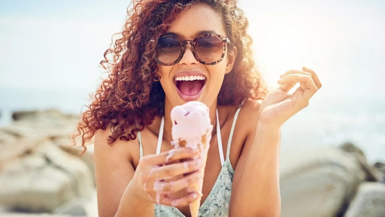 Как хочется прохлады. В жару не хочется есть. Кто пожалуется на жару в мае получит лыжами по морде. В жару не хочется есть. В жару хочется.