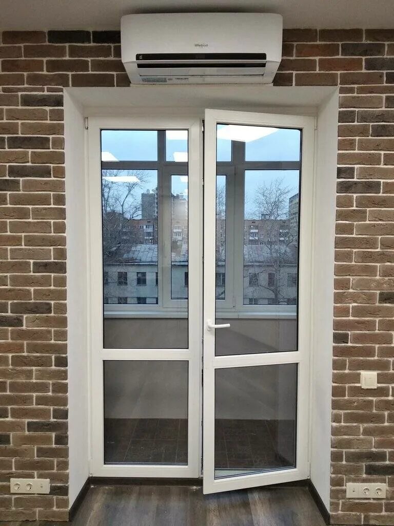 Штульповые окна рехау. Балконная дверь veka. Двойная дверь на балкон. Балконная дверь пластиковая. Откидная балконная дверь.