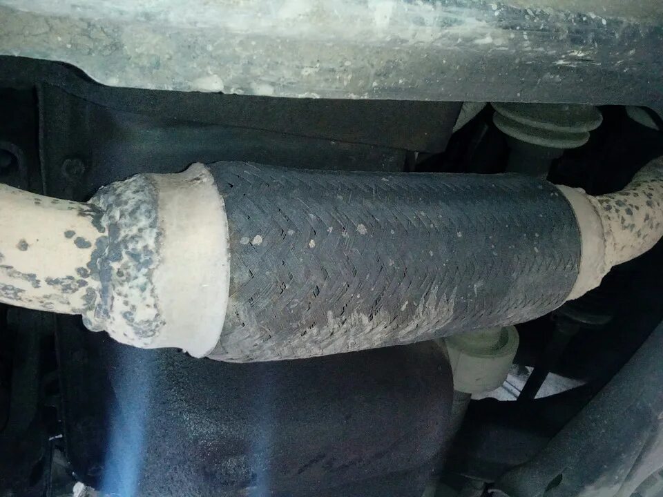 Гофра глушителя тойота. Гофра на глушитель тойота королла ае100. Гофра тойота рав4. Гофра глушителя мерседес w212. Гофра глушителя тойота камри 3.