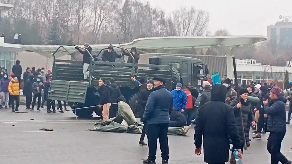 Алма Ата протесты. Казахстан беспорядки. Погромы в Казахстане. Массовые беспорядки в Казахстане.