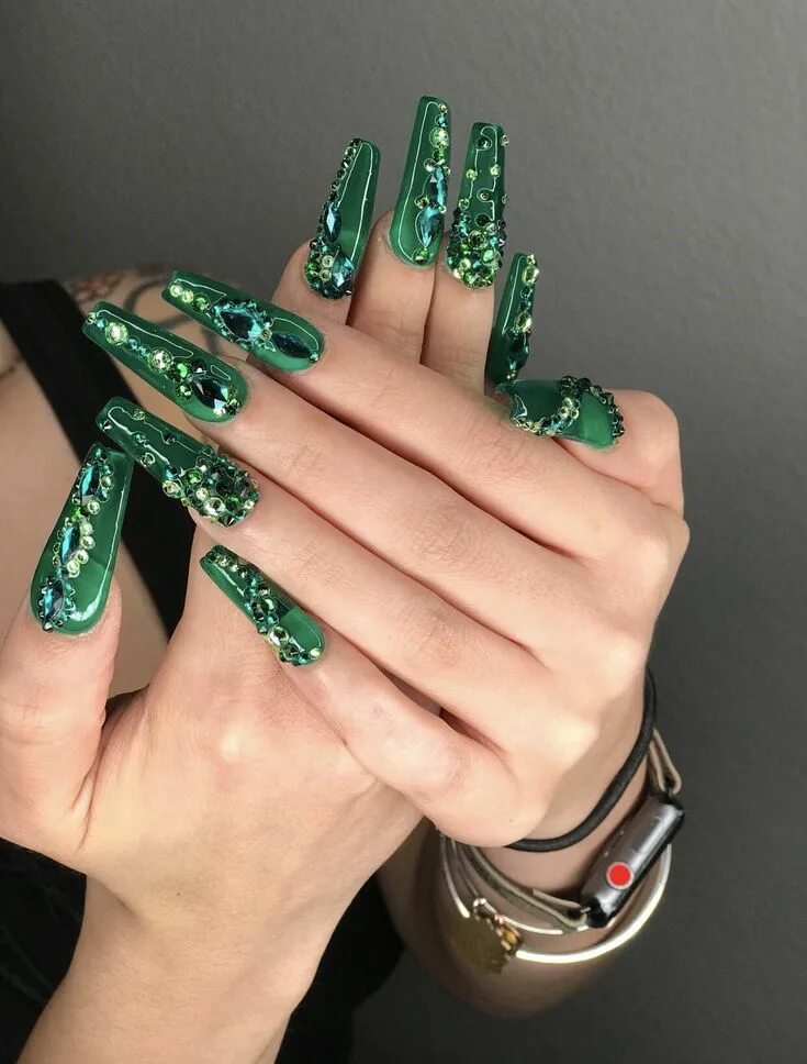 Маникюр на длинные ногти зеленый цвет Nails by Thalya! #702nails #vegasnails #lasvegasnails #lvnails #nailslv #nails70