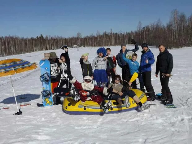 Погода лесосибирск сейчас. Парк Лесосибирск. Развлечения в Лесосибирске. База отдыха Ирбис Лесосибирск. Заря Енисея.