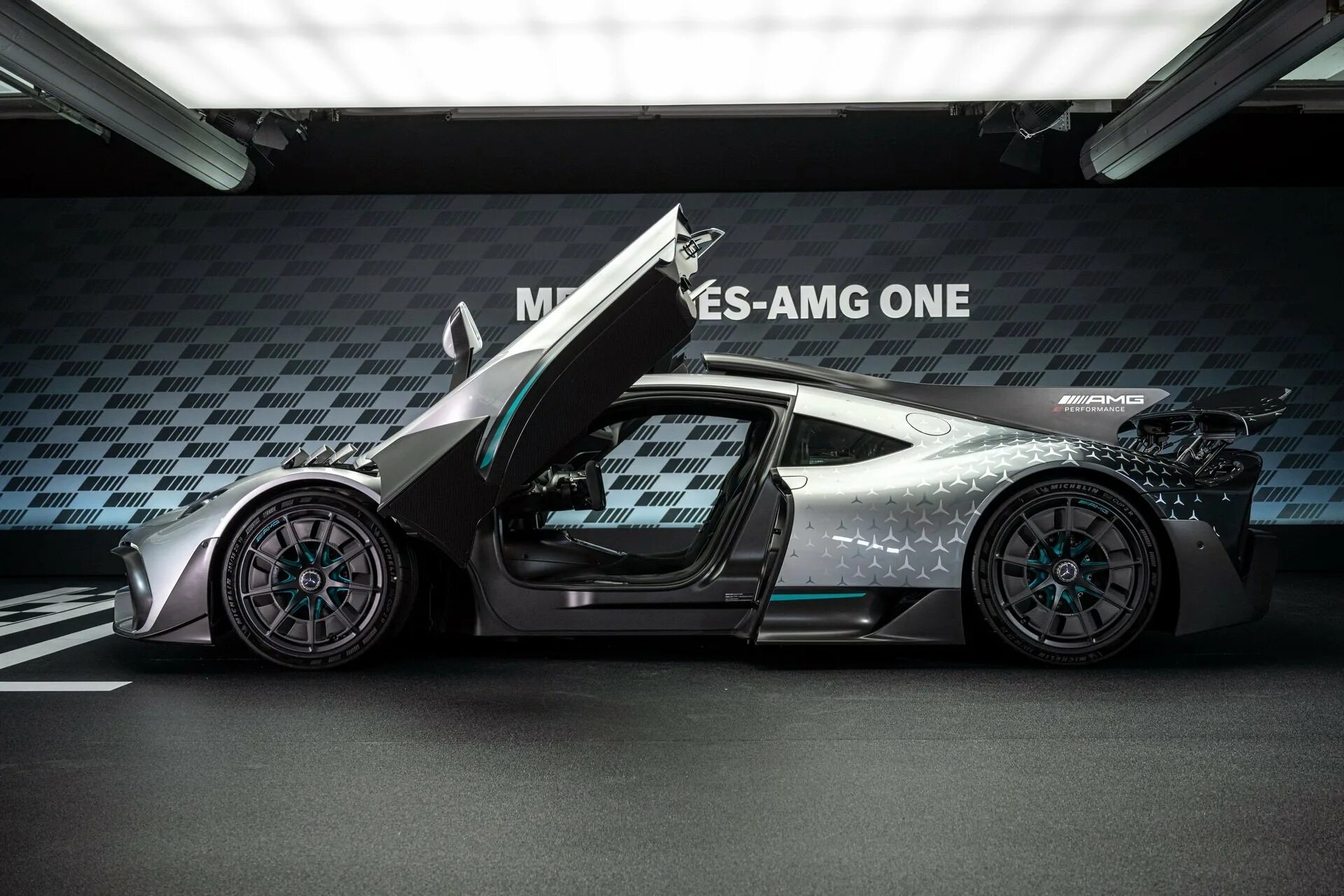 Мерседес быстрая машина. Mercedes AMG one 2021. Mercedes AMG one 2022. Mercedes Benz AMG one. Гиперкар Mercedes-AMG one.