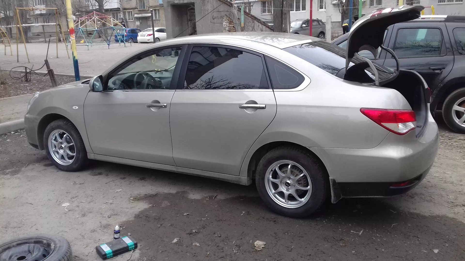 Ниссан альмера резина размер. Ниссан Альмера g15. Nissan Almera g15 диски r16. Nissan Almera g15 диски r17. 195 65 Р15 на Ниссан Альмера g15.