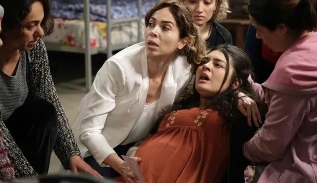 Субтитры на русском языке мама. Титаник фильм. Anne / мама русском (субтитры). Нити судьбы сериал катя. Фиби и чендлер.