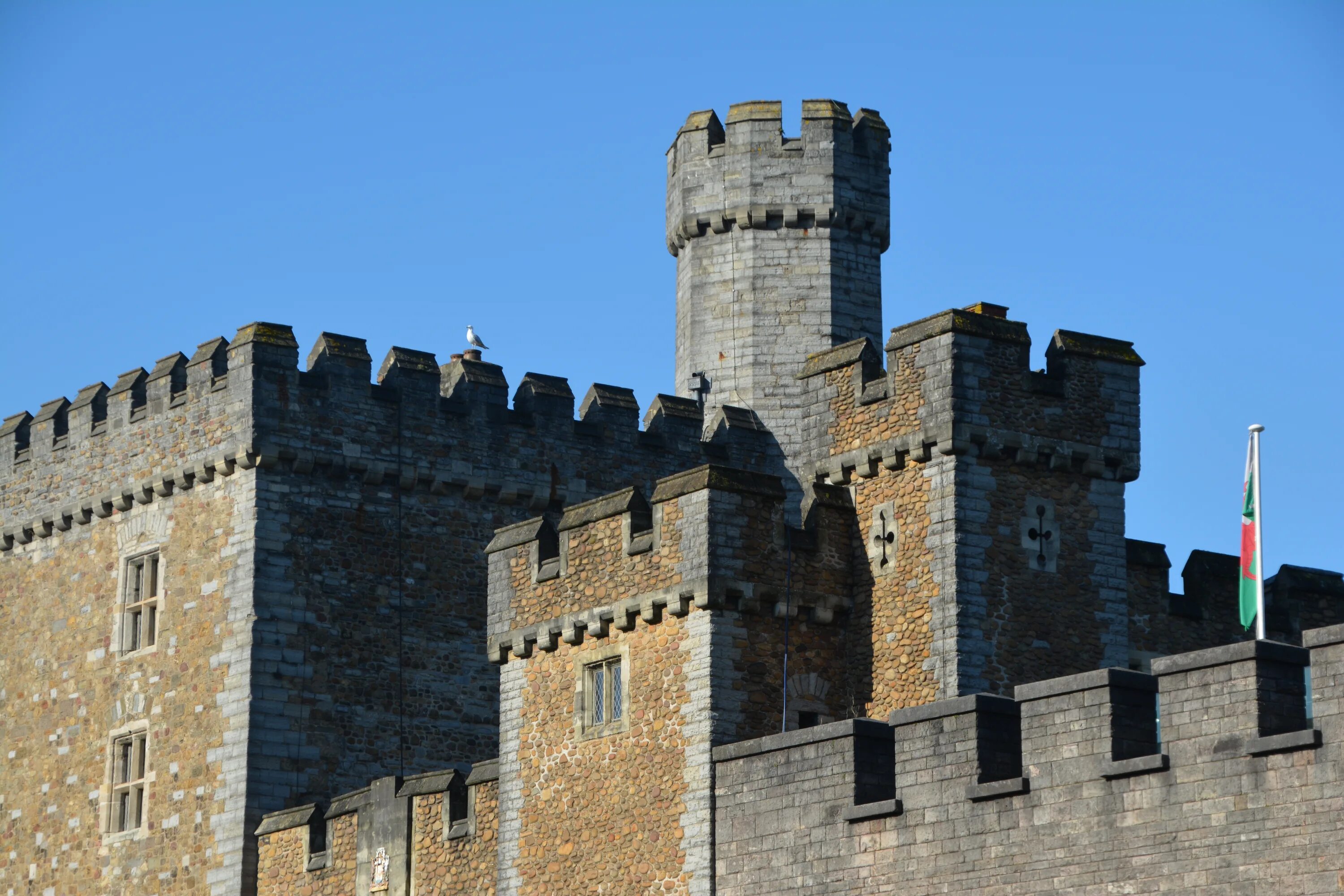 Fortress building. Средневековый замок Тауэр. Замок Пералада Испания. Башня замка Kronborg. Сторожевая башня башня замка Валансе.