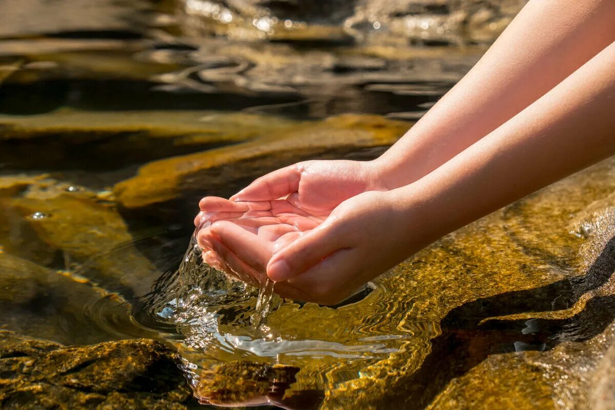 К чему снится идти по чистой воде
