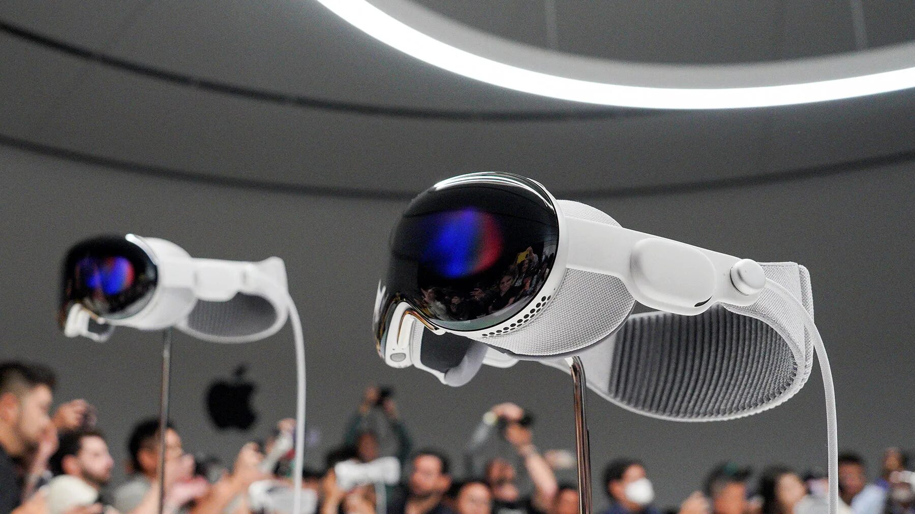 VR Apple Vision Pro. Шлем VR Apple Vision Pro. Очки эпл 2023. Aplay vijioion Pro.