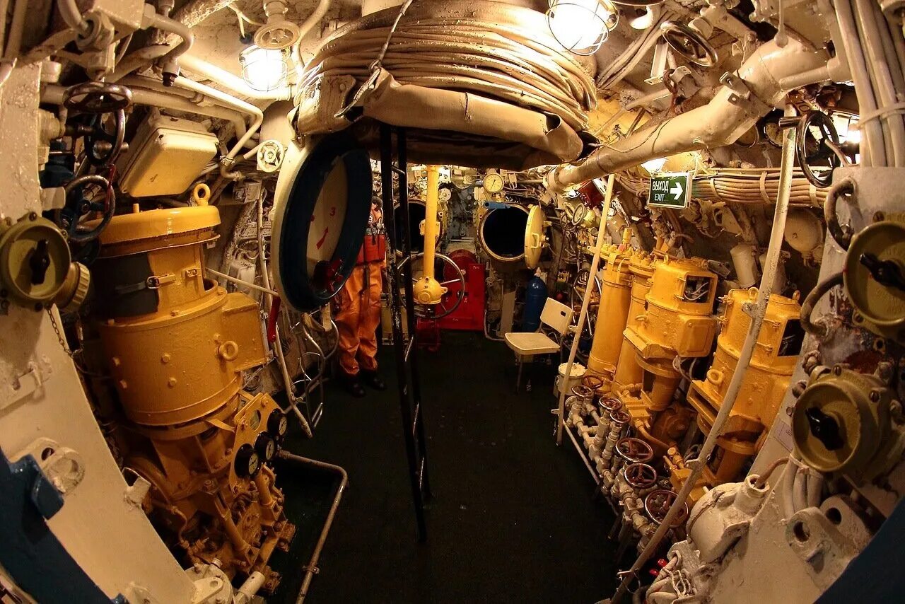 Б-396 подводная лодка музей. Подводная лодка 941 акула. Лодка внутри. Атомная подводная лодка изнутри. Лодка внутри.