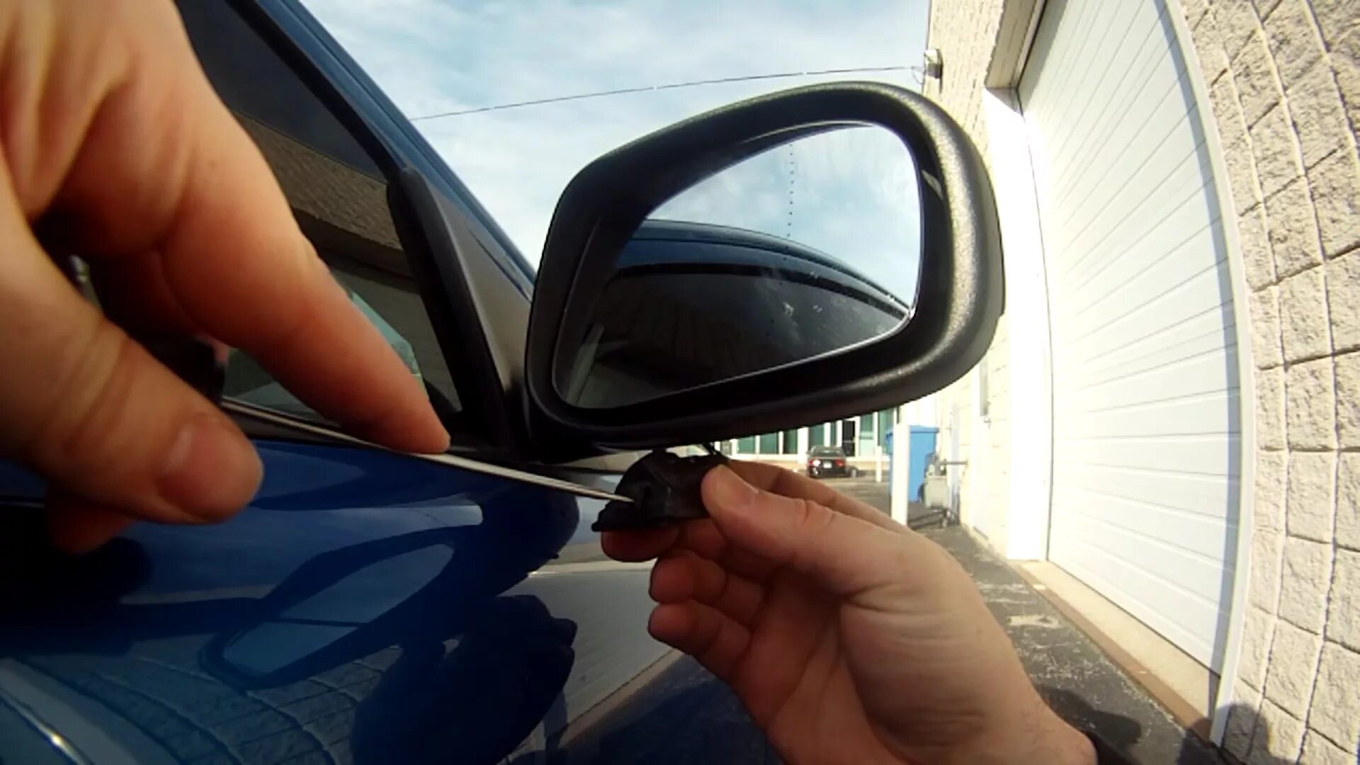 Volvo xc70 лампочки в боковом зеркале. Накладка на камеру зеркала на Вольво хс60. Подсветка зеркал Volvo v70. Зеркало на Вольво хс90 с датчиком слепых зон.