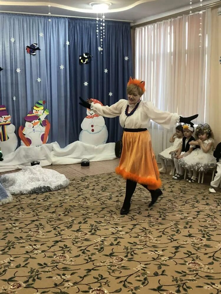 Выход лисы на новогодний утренник. Выход лисы на новогодний утренник
