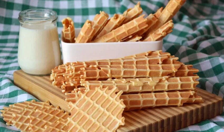 Вафли на дрожжевом тесте в вафельнице. Паттерн вафли. Бель вафли бельгийские. Вафля род. Крофл вафля.