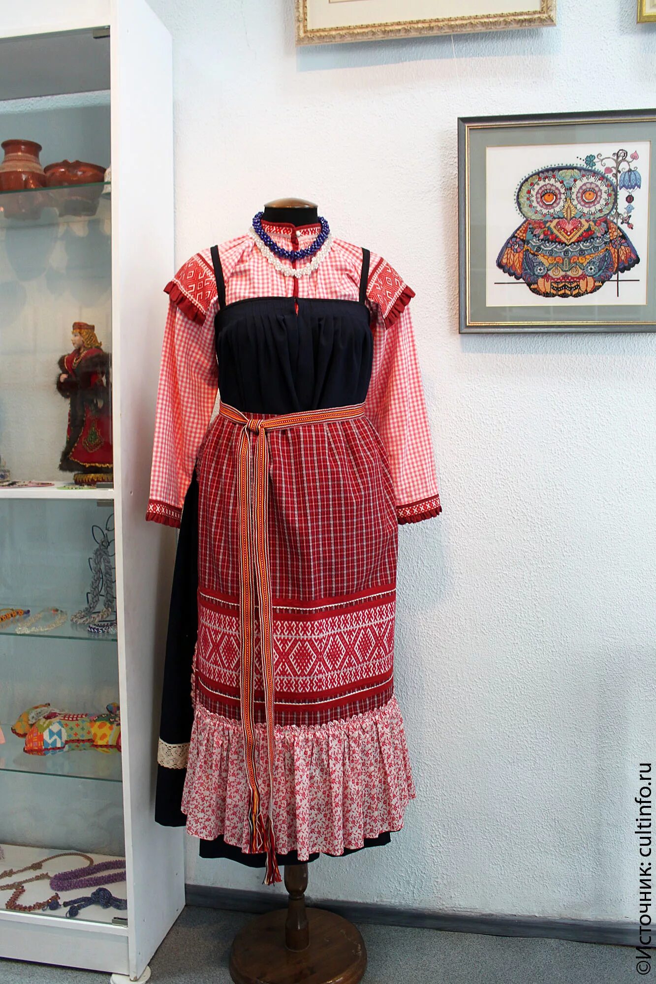 Вологодская губерния традиционный костюм. Традиционная народная культура. Бабушка в народном костюме. Народный вологда. Вологодская губерния традиционный костюм.