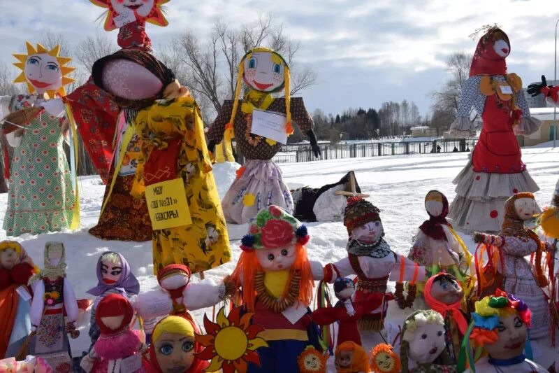 Праздничные гуляния с куклой петрушка. Петрушка на масленице. Масленица. Петрушка на масленице. Костюм масленицы.