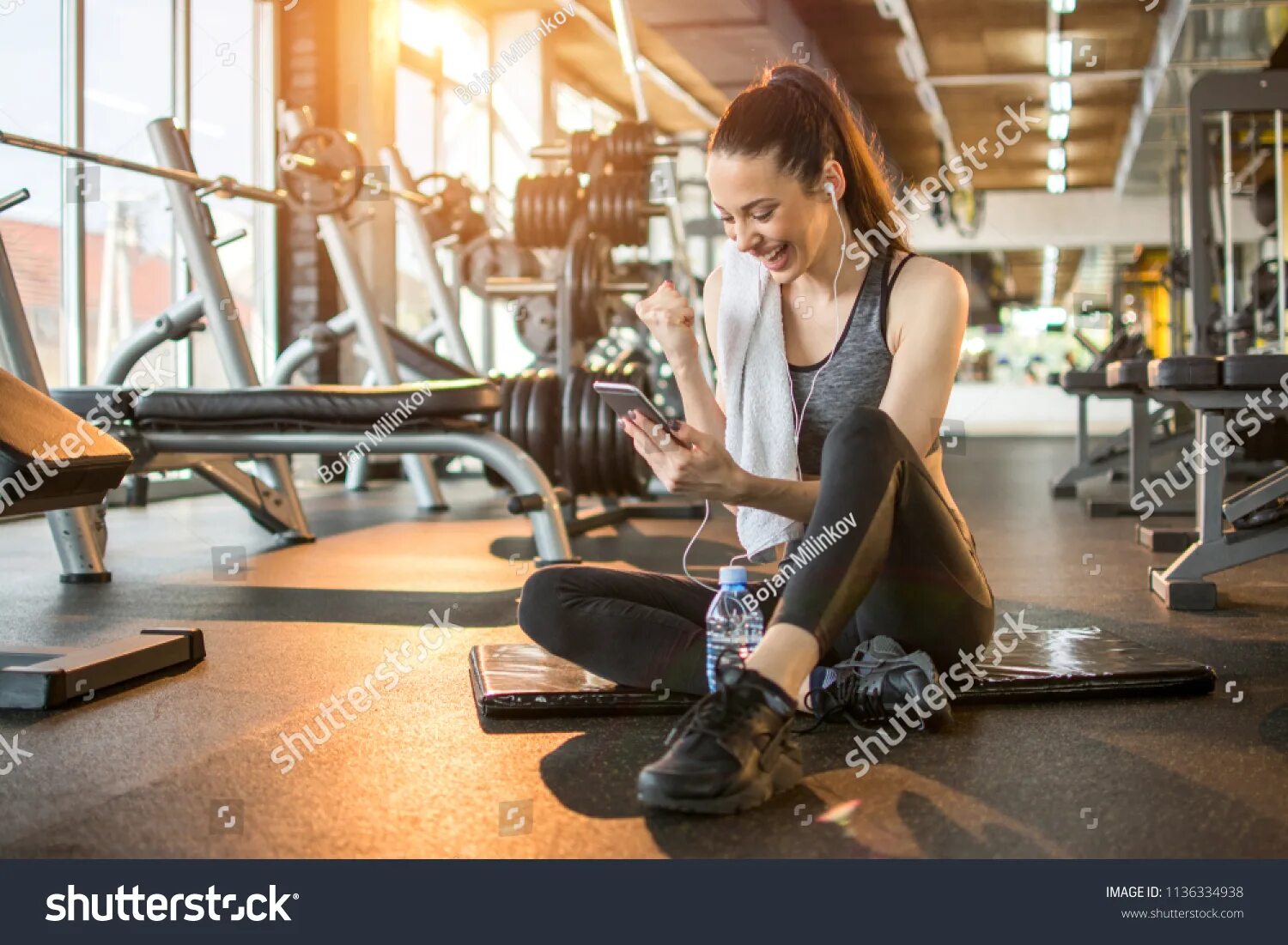 New at the gym. Силовые тренировки. Зал для тренировок. Велотренажер в зале. Фитнес тренер сток.