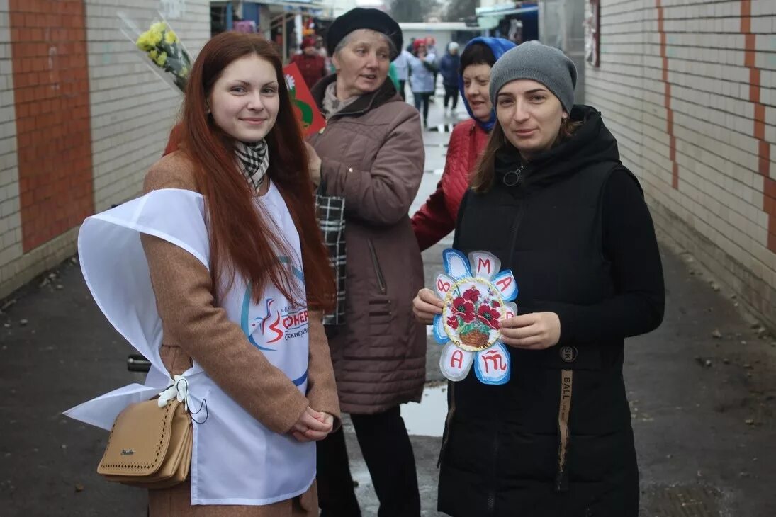 Волонтеры победы ростов на дону. Школа 6 волхов. Волонтер 8. Гостеприимство в волонтёрстве. Социальные акции.