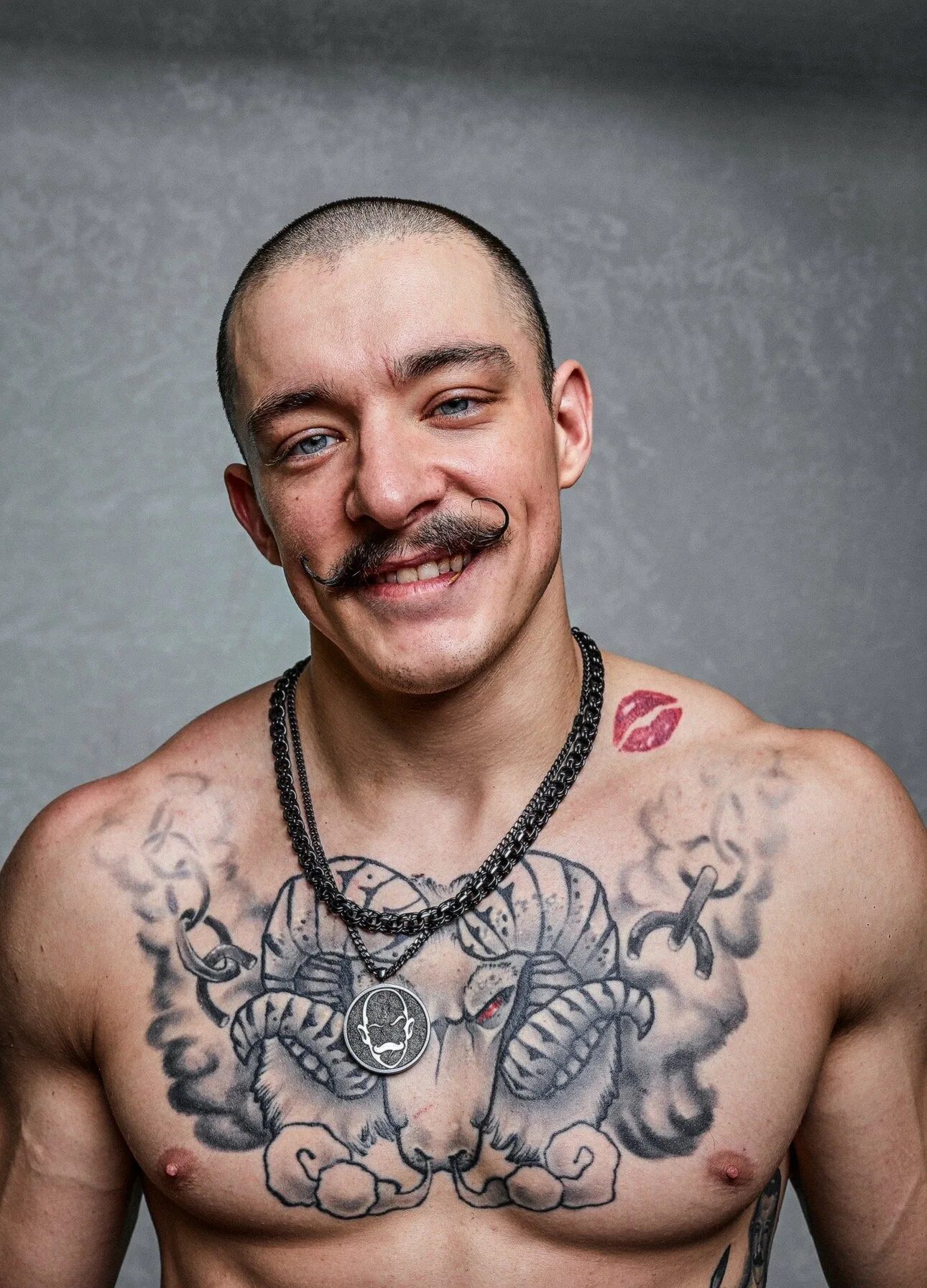 Гнет всех. Гнет всех