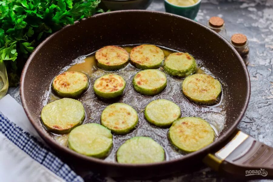 Простой рецепт кабачков с сыром. Кабачки с адыгейским сыром. кабачок,адыгейский сыр. кабачок грибы сыр адыгейский.