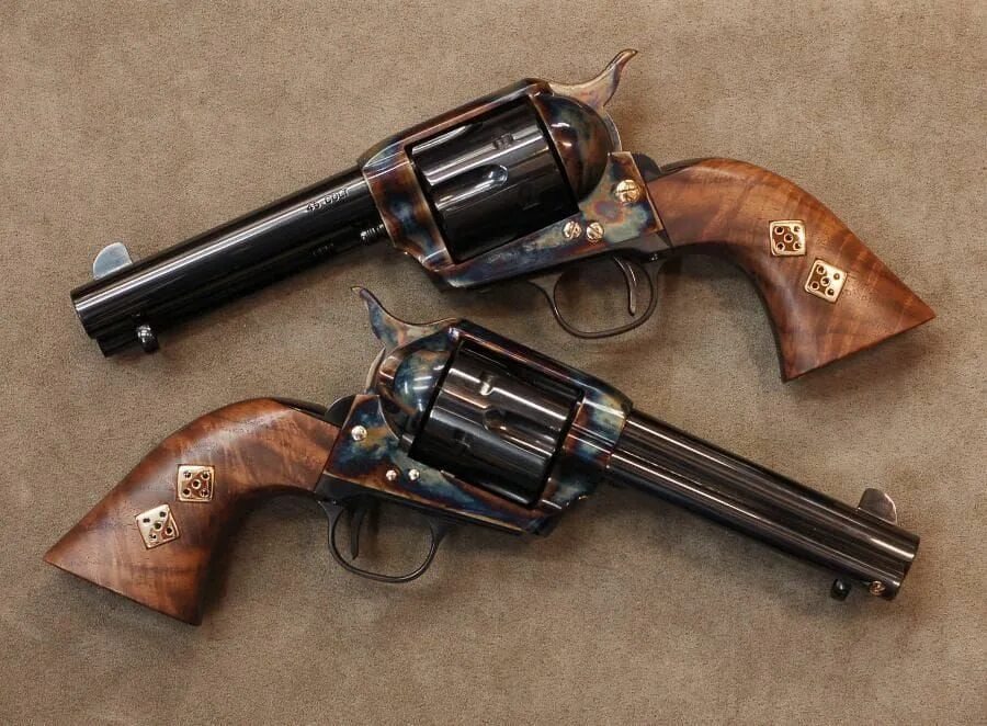 Револьвер дробовик. Colt Single Action Custom. Ковбой с револьвером. Револьвер кастом.