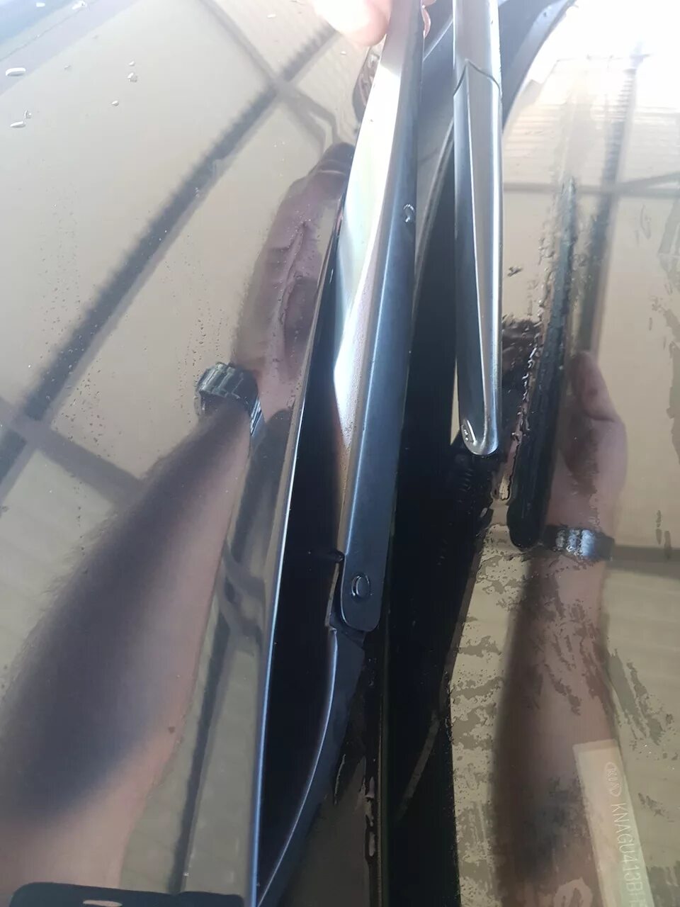 Обратный клапан и резинки передних дворников - KIA Soul (2G), 1,6 л, 2018 года а