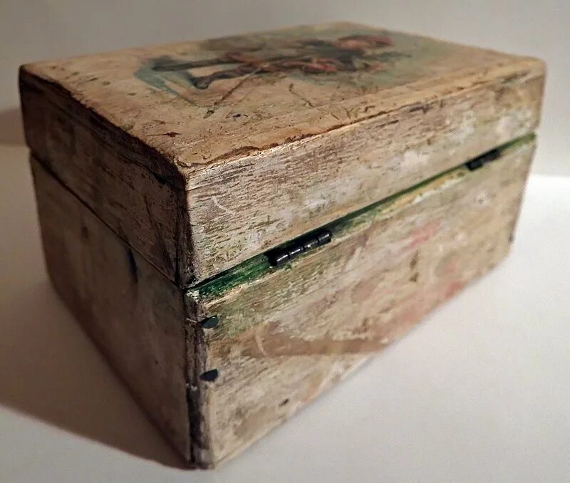 старинные деревянные шкатулки. старая шкатулка играла долго и наполняла дом. реставратор шкатулок. старая шкатулка играла долго и наполняла дом. декупажные карты для шкатулок.