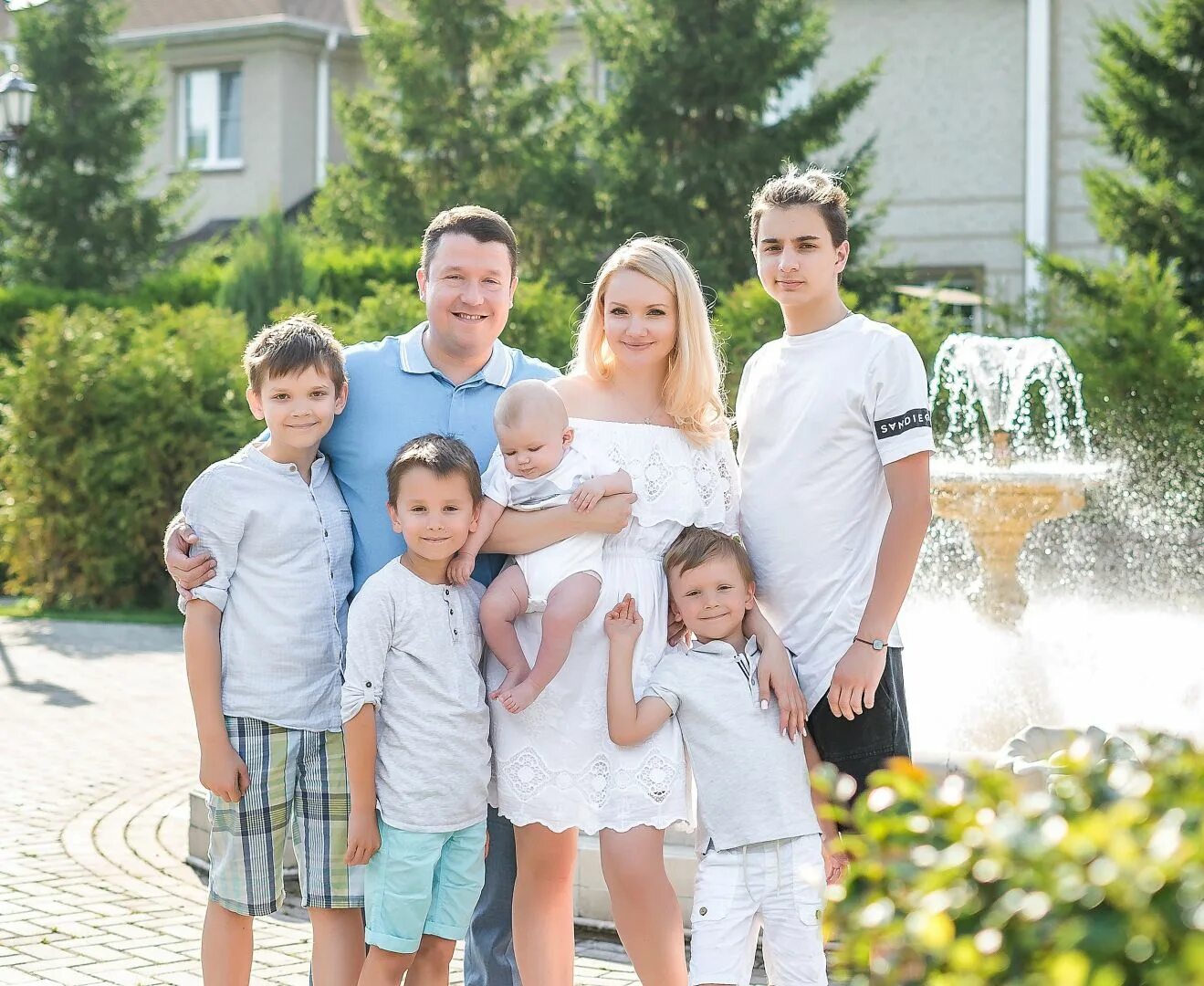 Куча детей. Семейная фотосессия на природе со взрослыми детьми. Family 5 man. Многодетная семья. Семье пятеро мужчин.