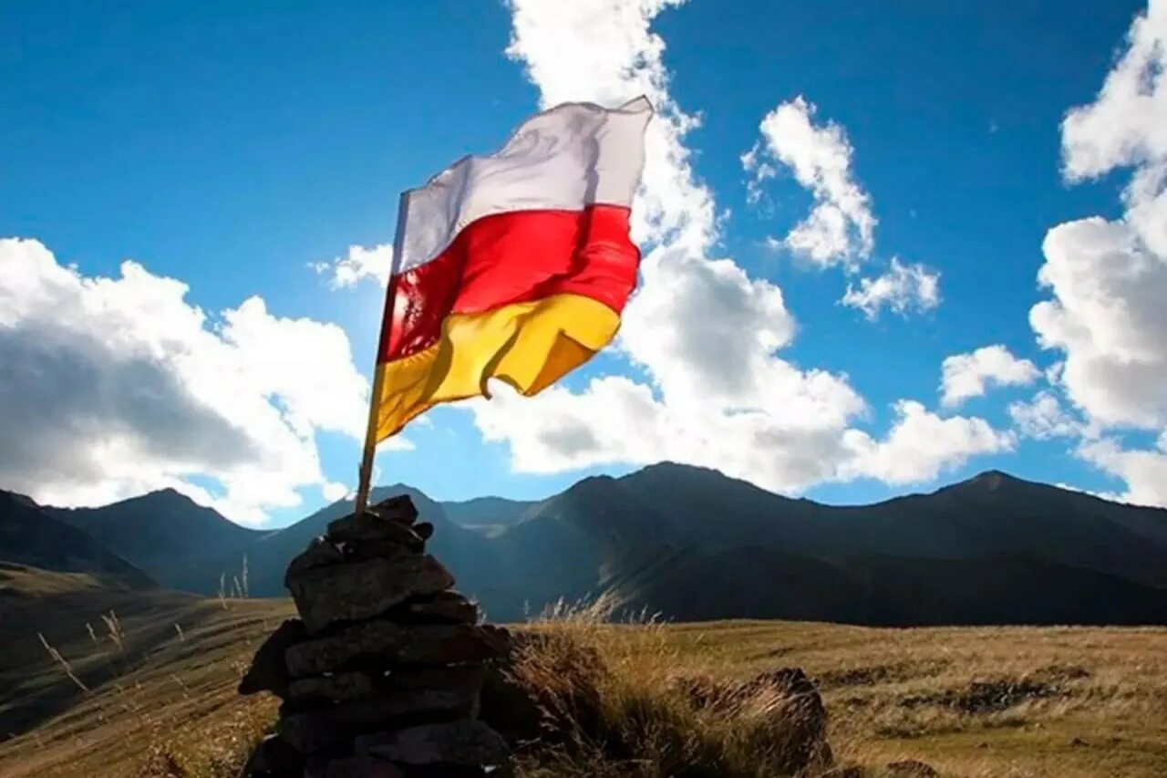 Флаг Осетии. Южная Осетия Алания. Флаг Южной Осетии Алании. Осет флаг. Осетия вхождения