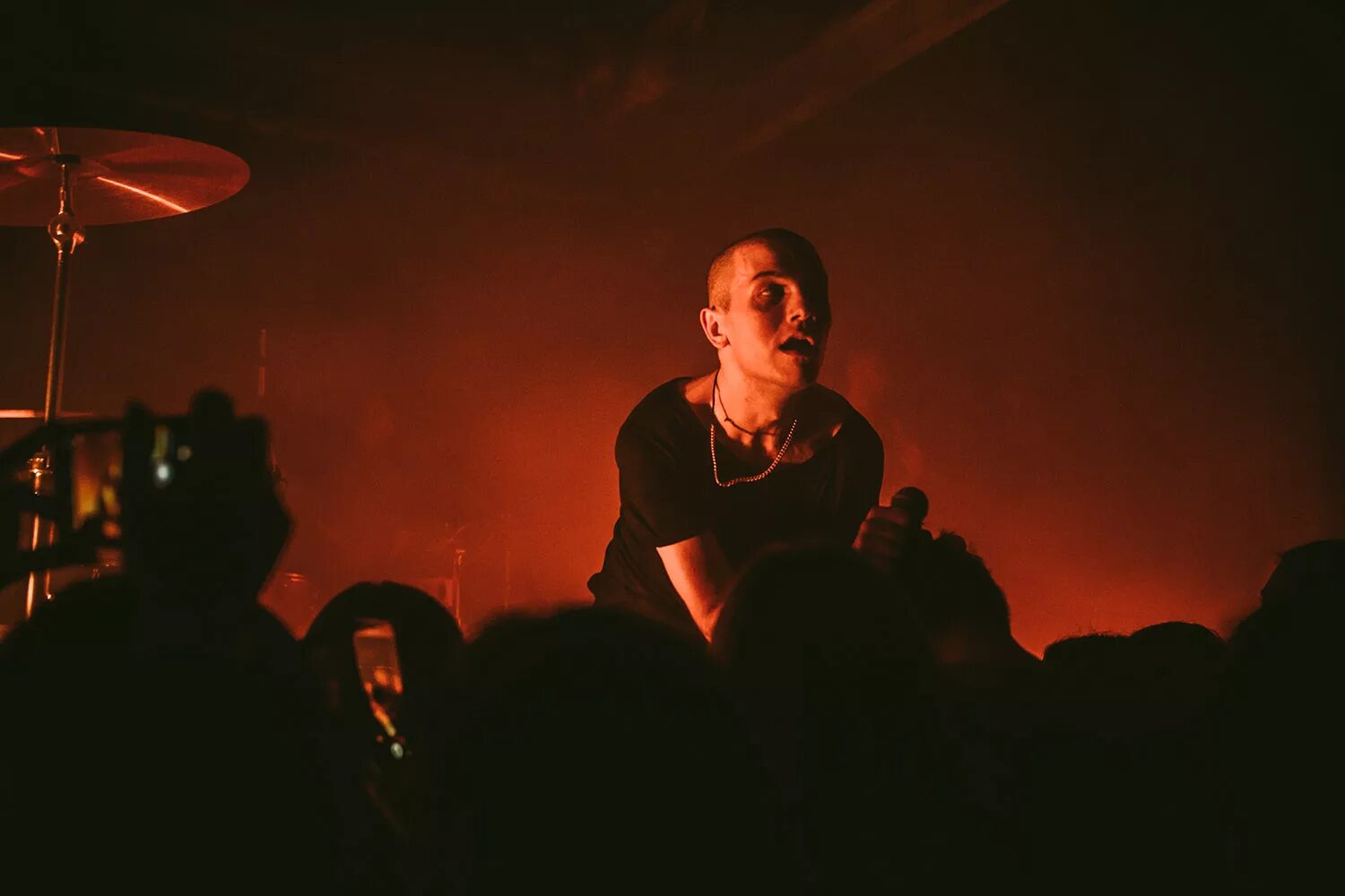 Николай агафонов космонавтов нет. Группа коли. Шортпарис солист. Коля серьга тату. Коля серьга участник фабрики звезд.