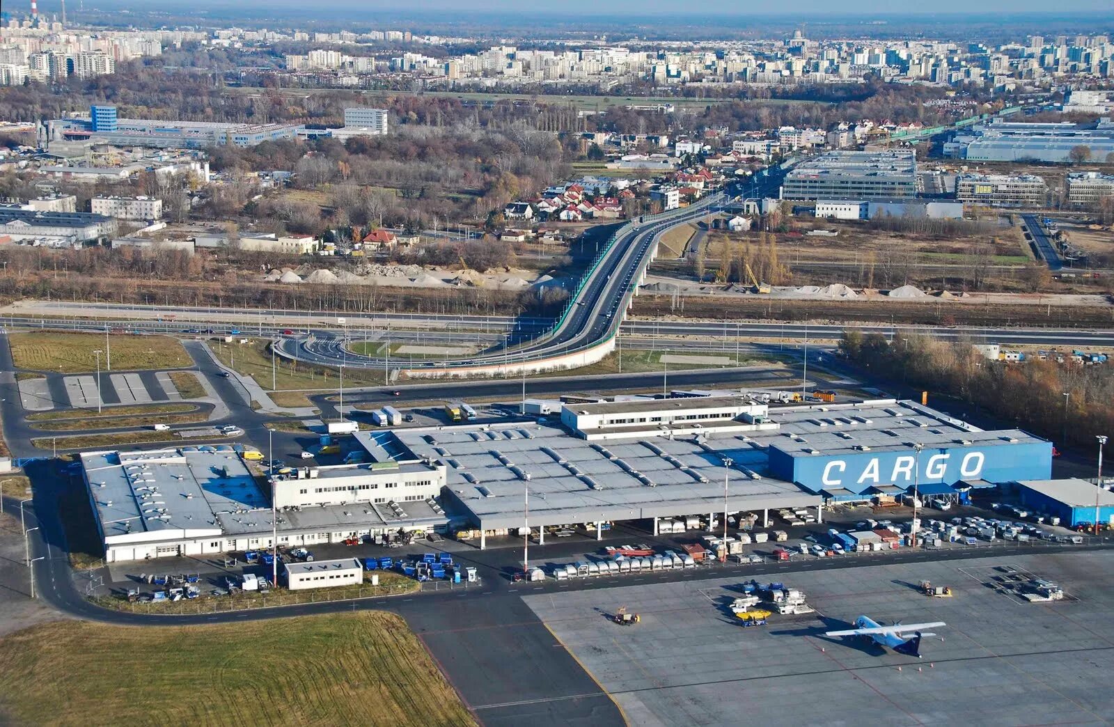 Грузовой аэропорт телефон. Грузовой терминал аэропорта. Cargo Terminal Pulkovo. Грузовой двор грузового терминала Пулково. Внуково-карго терминал.