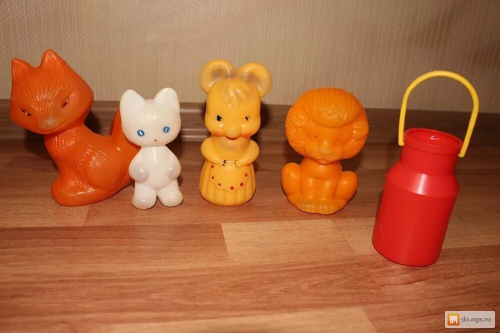 Советские игрушки пластмассовые мишки. Советские игрушки. Игрушки ссср фигурки. Маленькие пластмассовые игрушки. Советские пластмассовые игрушки животные.